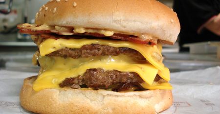 Podwójny cheeseburger z przyprawami