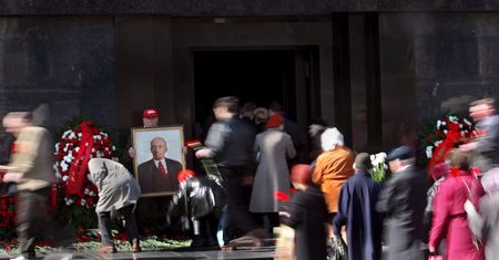 Mumia Lenina generuje milionowe koszty