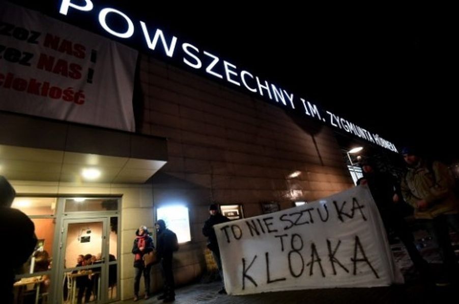 "Klątwa". Kolejny protest pod teatrem. "Przeciwko terroryzmowi ideologicznemu"