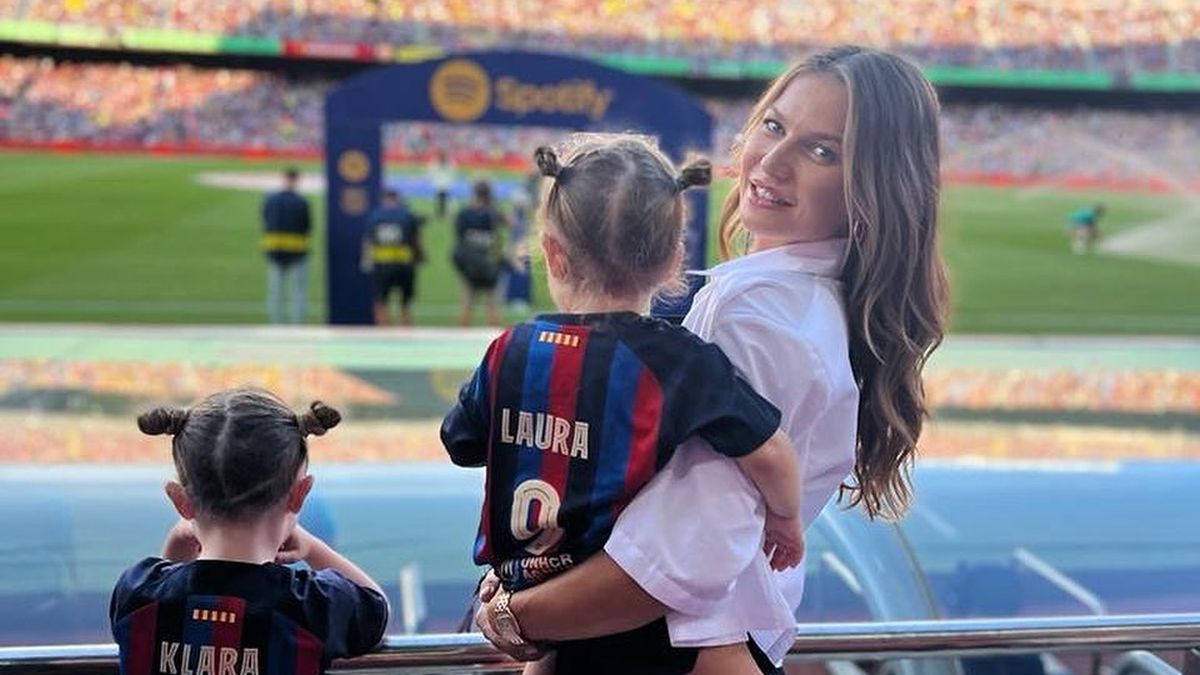 Instagram / annalewandowskahpba / Na zdjęciu: Anna Lewandowska z córkami Klarą i Laurą na Camp Nou