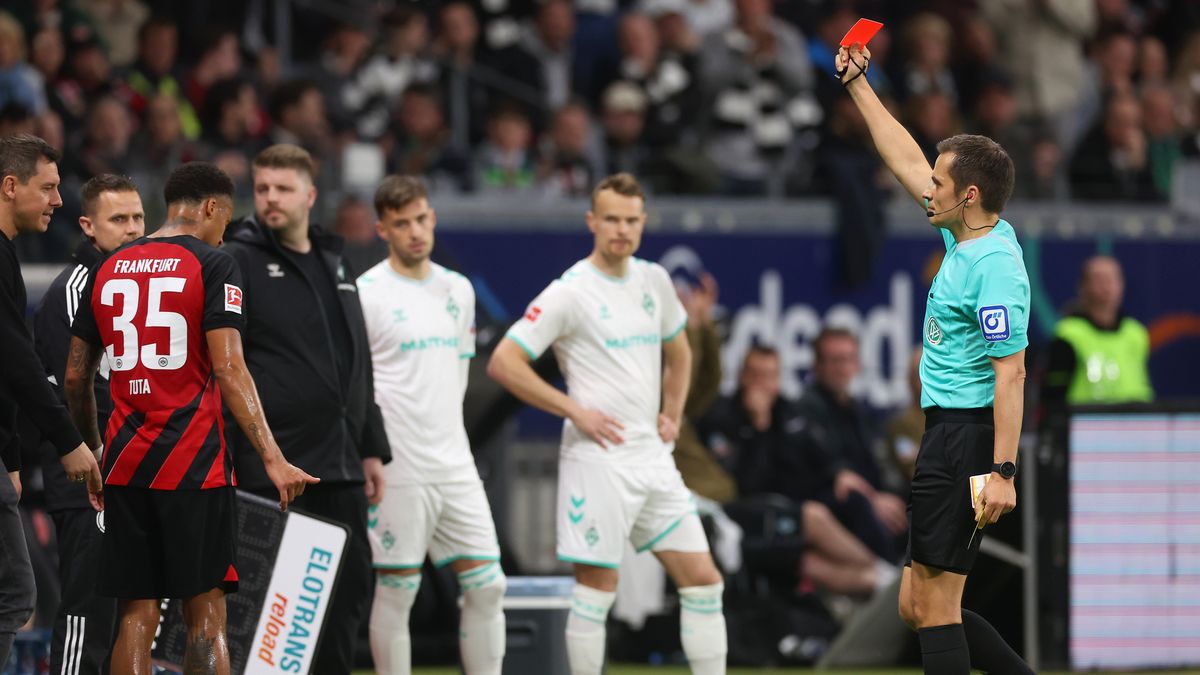Zdjęcie okładkowe artykułu: Getty Images / Alexander Hassenstein / Na zdjęciu: Tuta strzelił gola w meczu z Werderem, ale chwilę później brutalnie zaatakował rywala i ujrzał czerwoną kartkę