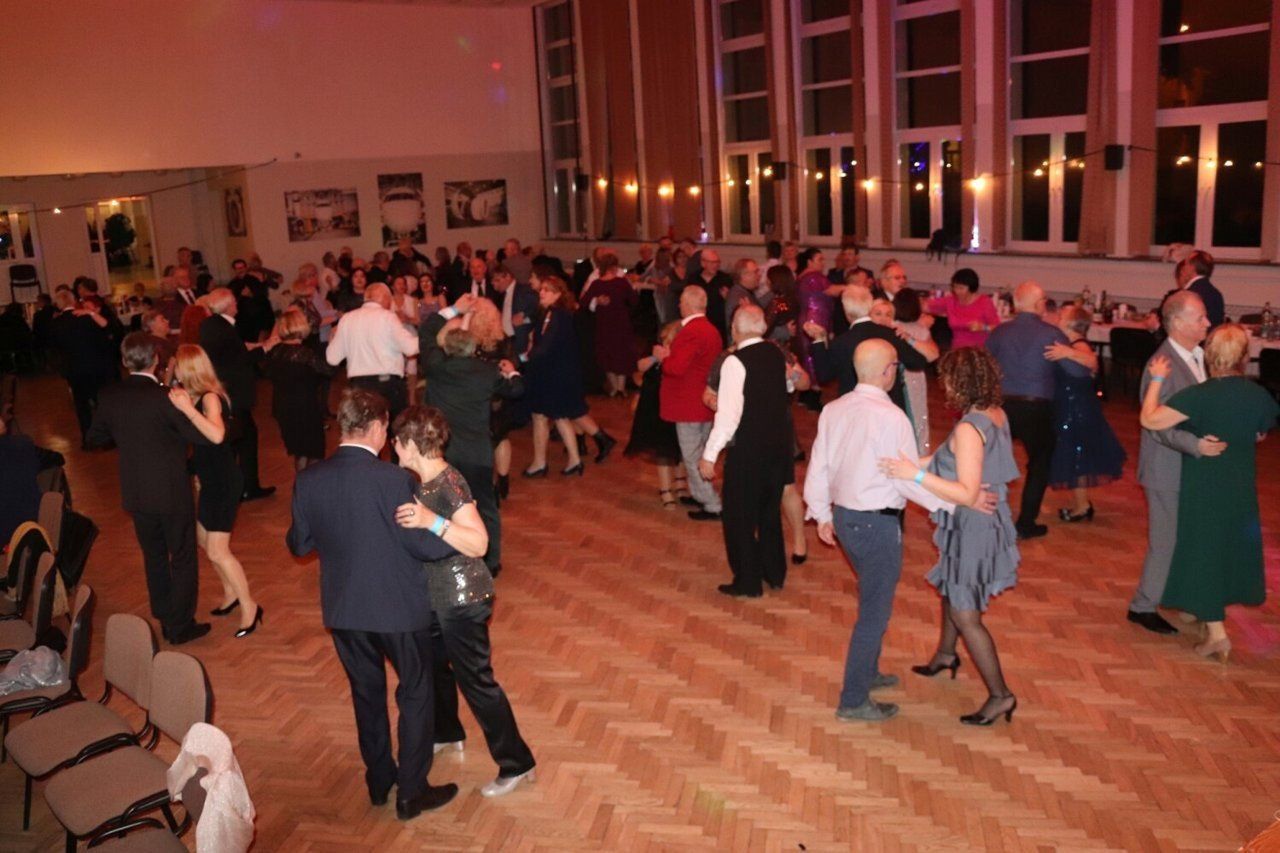 Potańcówka Sylwestrowa dla Seniorów w 2024 roku