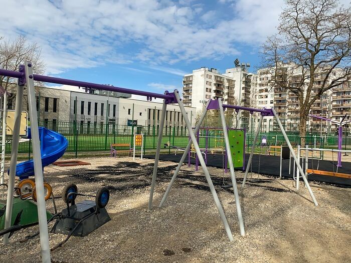 Na terenie Szkoły Podstawowej nr 57 powstaje nowy plac zabaw