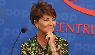 Jolanta Kwaśniewska w zamszowych botkach