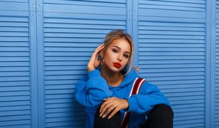 Sportowa bluza oversize dodaje młodzieńczego luzu