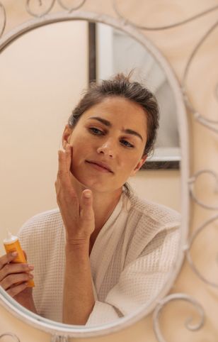 Nakładaj kosmetyki w ten sposób, a sprawisz, że będą bardziej skuteczne