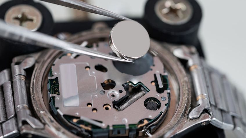 Co zrobić, kiedy dziecko połknie baterię?