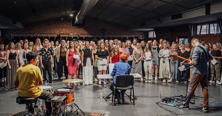 Nowe oblicze ZORZY – Dawid Podsiadło zaprasza na wystawę "Stany Skupienia"