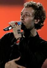 Chris Martin śpiewa dla ''Life On The Road''