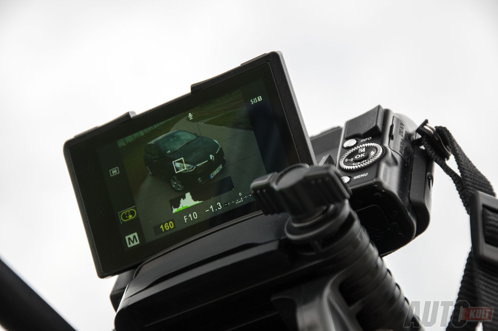 Odchylany ekran w Olympusie PEN E-PL5