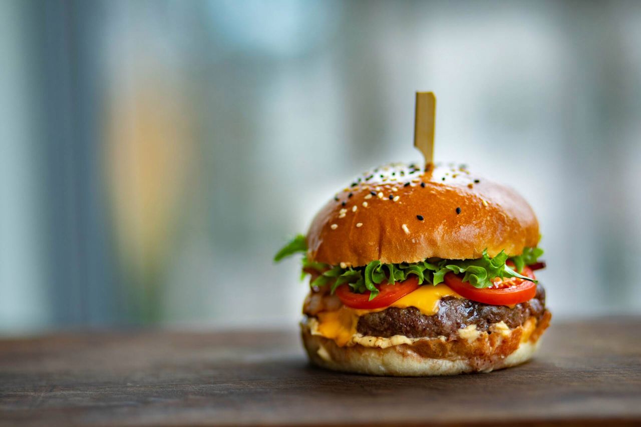 Idealny burger - Pyszności; Foto: Pexels