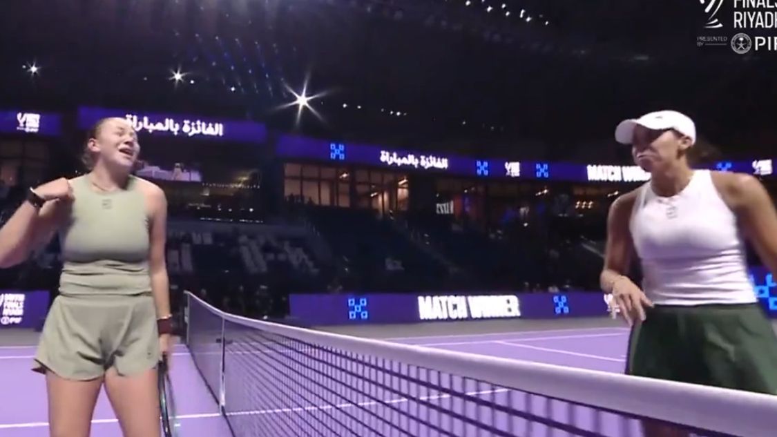 Twitter / WTA / Na zdjęciu: Keys i Anisimova po poniedziałkowym meczu