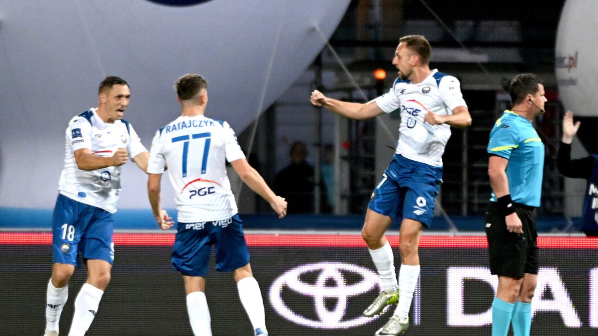 PAP / Darek Delmanowicz / Na zdjęciu: radość piłkarzy Stali Mielec