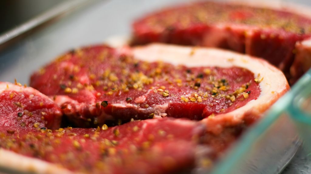 Surowa polędwica wołowa (mięso i tłuszcz, III klasa mięsa)