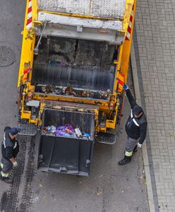 Warszawscy radni ustalili opłaty za wywóz śmieci. Od stycznia wchodzą nowe stawki