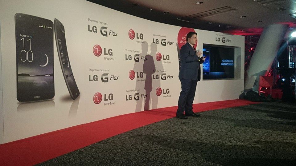 LG G Flex w sieci Play, Xperia D5103 z KitKatem i specyfikacja Nokii X 2