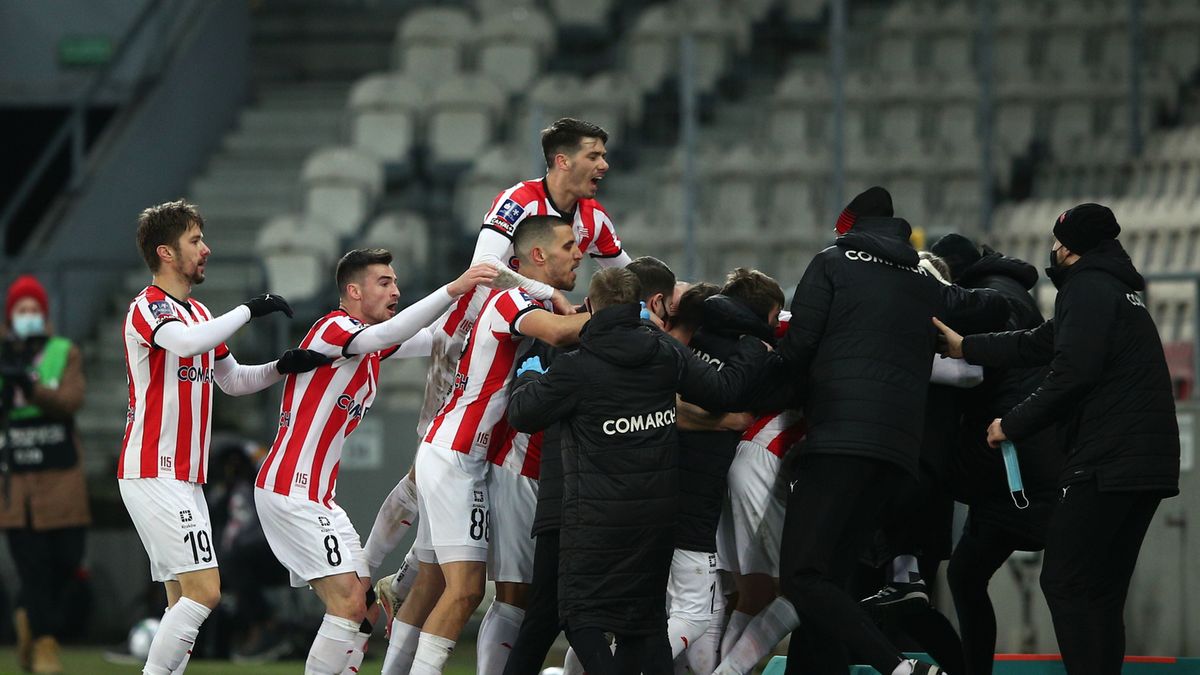 PAP / Łukasz Gągulski / Na zdjęciu: piłkarze Cracovii cieszą się z gola