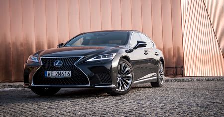 Test: Lexus LS 500h to odwrotność nowego Mercedesa Klasy S. Dla niektórych to duża zaleta