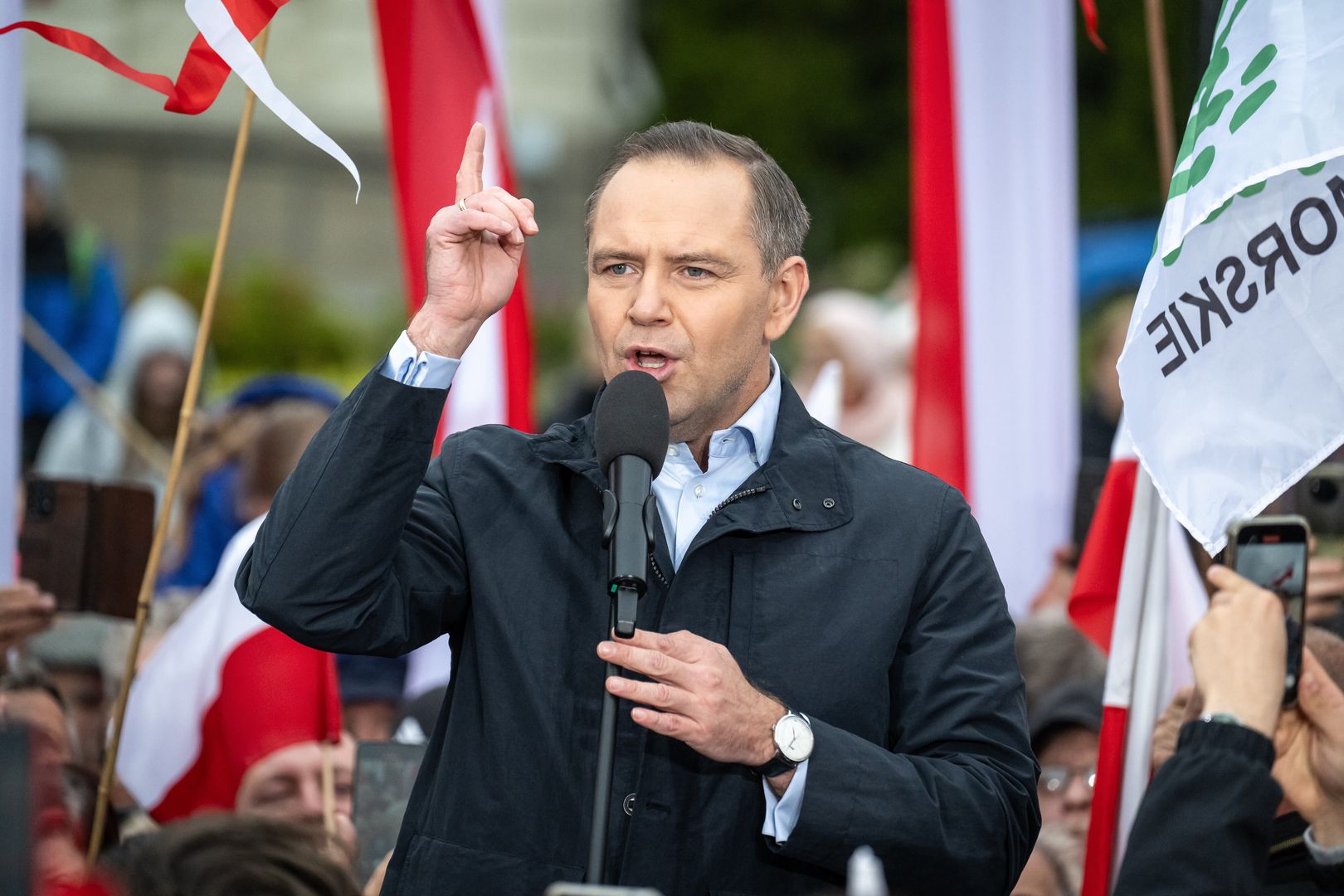Bydgoszcz, 19.05.2025. Wybory prezydenta RP - kampania przed II turą. Kandydat Komitetu Obywatelskiego na fotel prezydenta RP, popierany przez PiS, prezes Instytutu Pamięci Narodowej Karol Nawrocki podczas spotkania z mieszkańcami w Bydgoszczy, 19 bm. (ad) PAP/Tytus Żmijewski