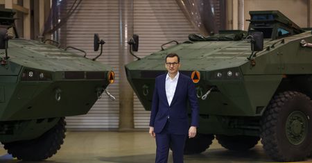 100 Rosomaków dla Ukrainy. Morawiecki: Polska dostarczycielem bezpieczeństwa