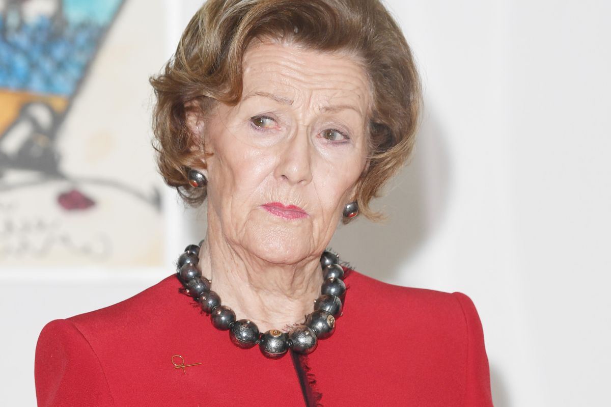 Norway's Queen Sonja hospitalized after skiing heart scare