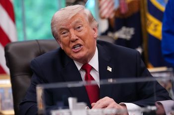 Trump skomentował decyzję Emiratów. Twierdzi, że ceny ropy spadną