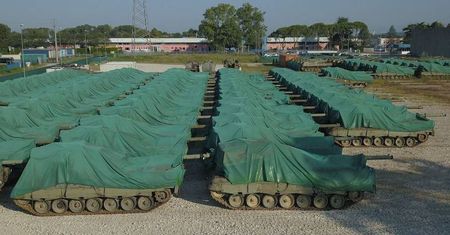Niemal setka czołgów na sprzedaż. Zakazali przekazania ich Ukrainie