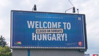 Zakaz handlu w niedzielę zniesiony na Węgrzech po roku. Nagła wolta Orbána z polityką imigracyjną Brukseli w tle