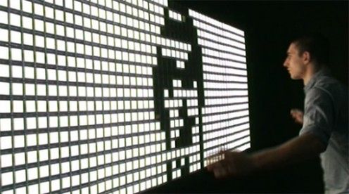 You Fade to Light - cyfrowe lustro z setek paneli OLED (wideo) 1