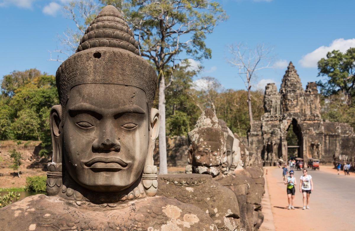 Kambodża. Jak się do niej dostać? Jakie atrakcje trzeba zobaczyć w Kambodży?