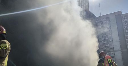 Pożar w biurowcu w Warszawie. Płonie garaż budynku