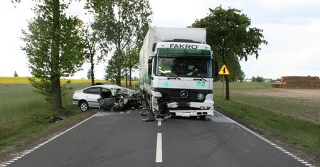 Najdziwniejsze wybryki TIR-ów na drogach [wideo]