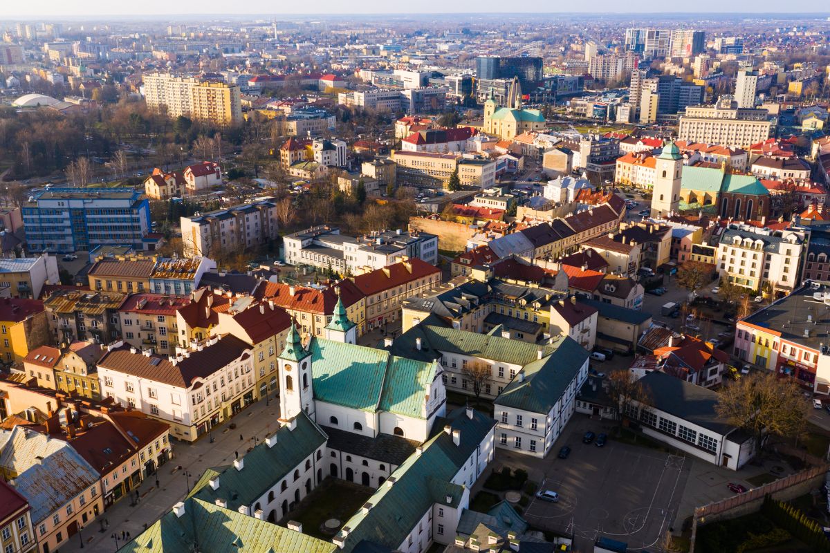 Pogoda w Rzeszowie. Prognoza na poniedziałek 20 kwietnia. Chłodno i przelotne opady