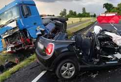 Śmiertelny wypadek na drodze pod Malborkiem. Nie żyje kierowca mini