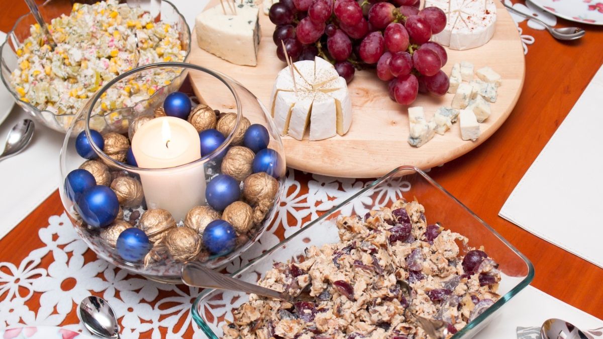 Zastawiony stół świąteczny