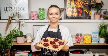 Genialne deserki z granatem zrobisz dosłownie z dwóch składników