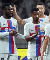 FC Barcelona udała się na spacer po Tokio. Lewandowski wziął udział w pożegnaniu Iniesty