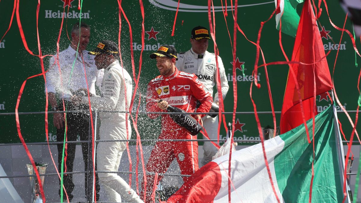 PAP/EPA / FABRIZIO RADAELLI / Lewis Hamilton, Valtteri Bottas i Sebastian Vettel świętują podium na Monzy