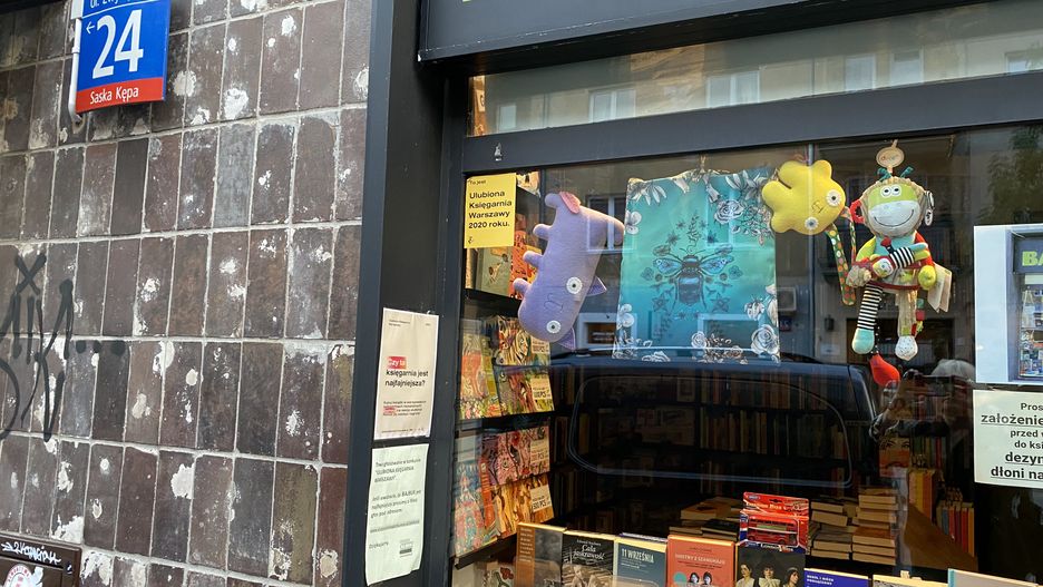 Warszawa. Laureatka zeszłorocznej edycji konkursu na ulubioną księgarnię stolicy, maleńka księgarenka na Saskiej Kępie to bajeczne miejsce dla wszystkich dzieci z okolicy.  Ale dorośli też czują się tu jak w niebie (Barbara Kwiatkowska)