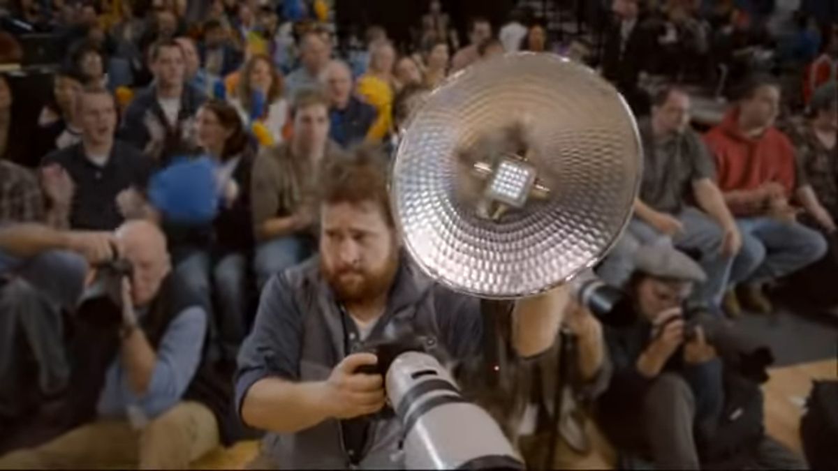 Dlaczego nie można używać lamp błyskowych na meczu? Ten film wyjaśnia wszystko 1