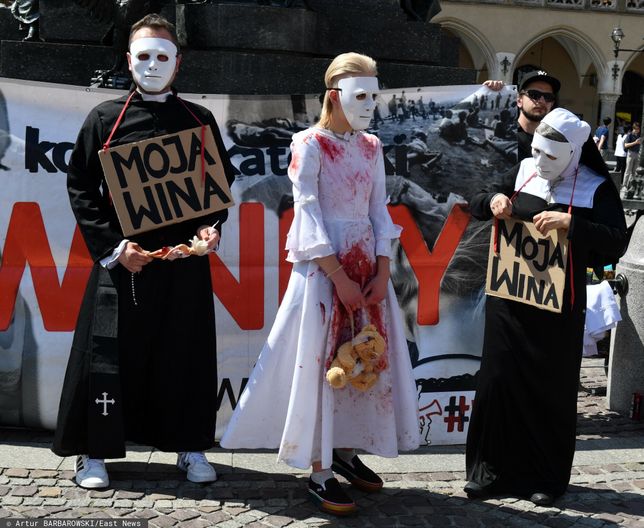 "Kościół winny, nie święty". Antyklerykalny protest w Krakowie