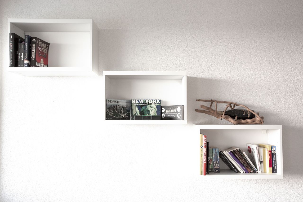 Półki na książki w sypialni – sprawdź najciekawsze pomysły