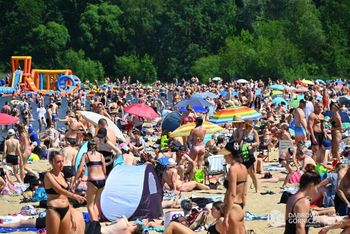 Sezon letni w Dąbrowie Górniczej rozpoczął się z przytupem. Tysiące plażowiczów