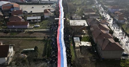 NATO donosi o strzałach. Niespokojnie w pobliżu patrolu sił pokojowych