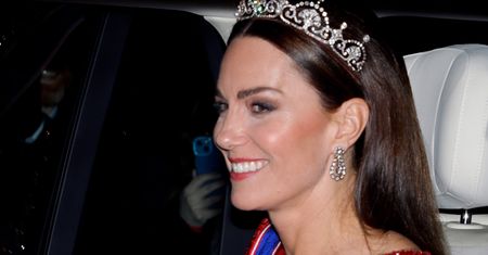 Księżna Kate na balu dla dyplomatów. Olśniła w bogato zdobionej sukni
