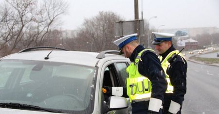 34-latka poszła na zakupy. Świadek zajrzał do auta i wezwał policję