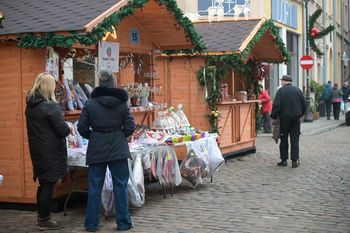 Grudziądz: Ruszył Jarmark św. Mikołaja. Można kupić przysmaki, lokalne wyroby i rękodzieło