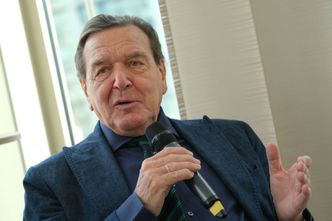 Gerhard Schröder z wizytą w Moskwie. Niemieckie media piszą o "pięciu zagadkach"