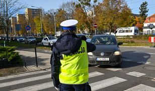 Niecodzienny zakaz przy wrocławskim cmentarzu. Kierowcy muszą uważać