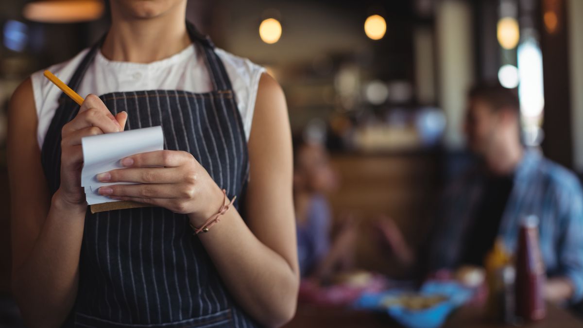 Restauracja w Krakowie odmówiła klientce podania wody z kranu do posiłku
